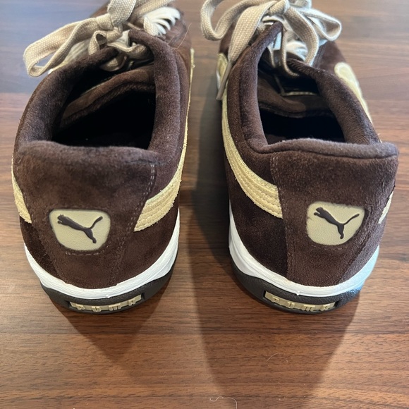 Like new - Mens brown/tan PUMA suede sneakers. - Picture 6 of 7